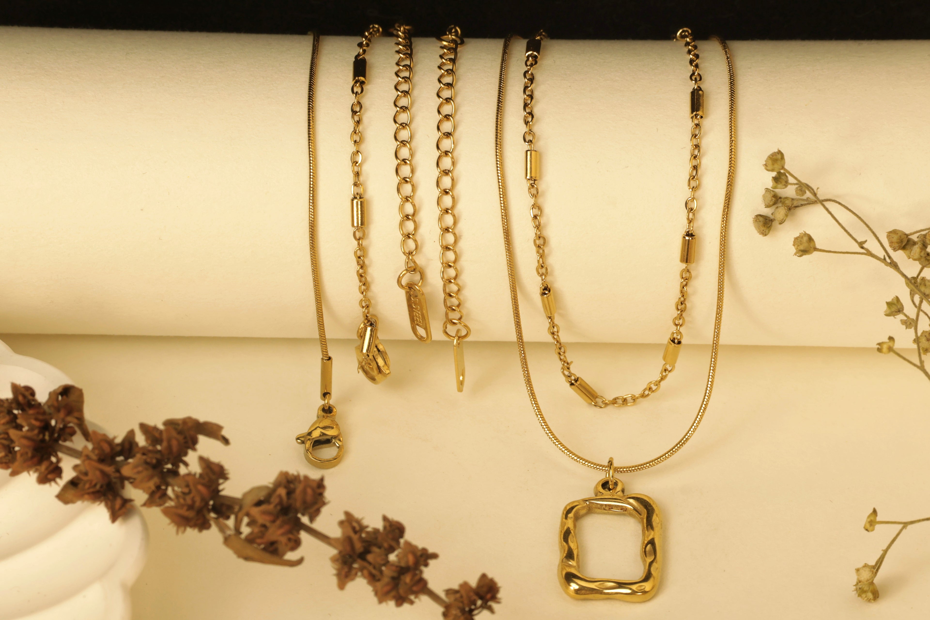 Midas Frame Necklace